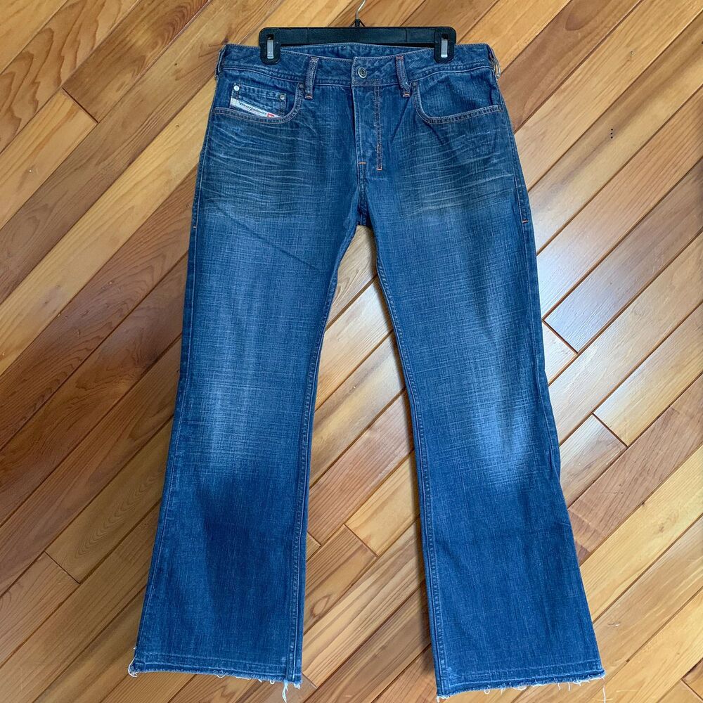 Vintage Y2K Bootcut/Flared Diesel Jeans - Unisex Size 32